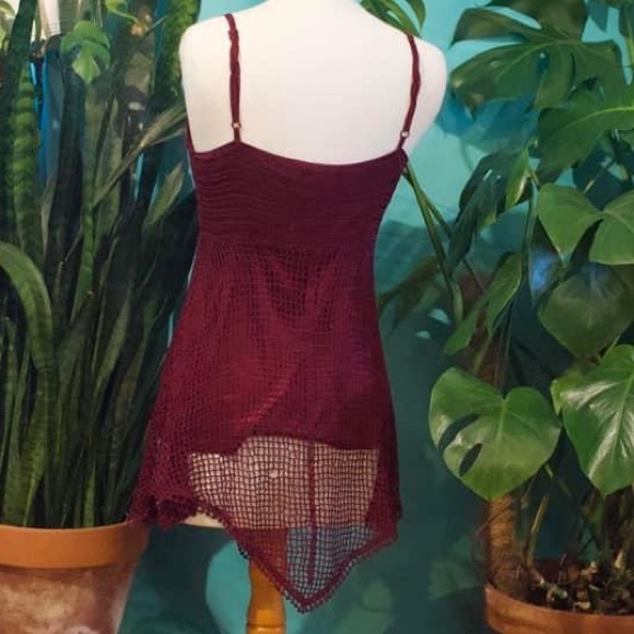 Beautiful le Chateau top Size small - Picture 2 of 4